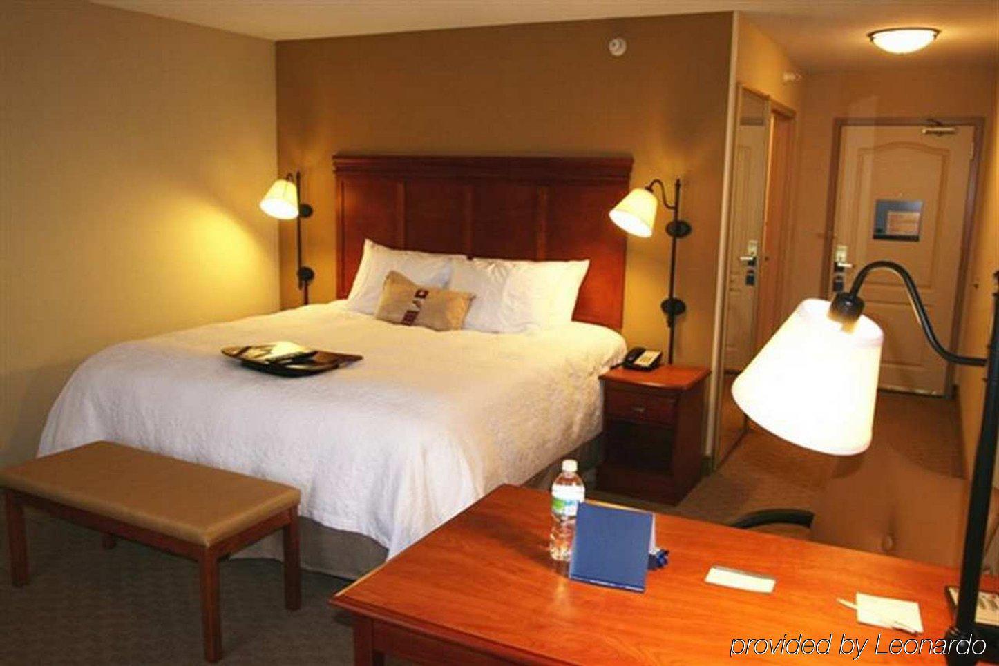 Hampton Inn & Suites Cedar Rapids Quarto foto