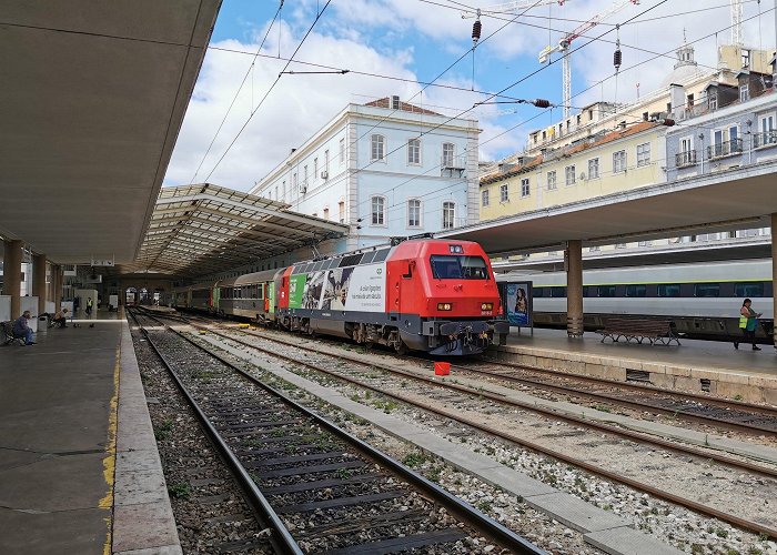 Santa Apolonia Train Station photo