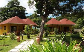 Les Lauriers Eco Hotel & Restaurant Anse Volbert Village Exterior photo