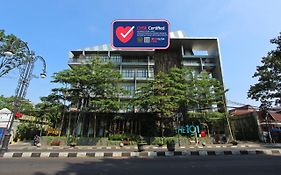 The 1O1 Bandung Dago Hotel Exterior photo