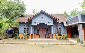 Mutiara Guesthouse Jogjacarta Exterior photo