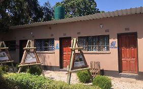 A Pousada Lusaka Backpackers Exterior photo