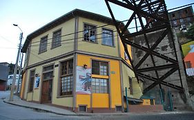 Hostal Recuerdos De Familia Acomodação com café da manhã Valparaíso Exterior photo