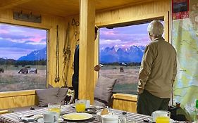 Vista Al Paine - Refugio De Aventura Acomodação com café da manhã Torres del Paine National Park Exterior photo