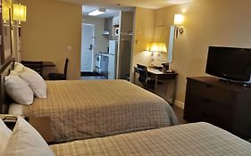 Rodeway Inn & Suites Kamloops Exterior photo