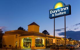 Days Inn & Suites By Wyndham Vicksburg Exterior photo