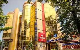 Grand Sapphire Hotel Almaty Exterior photo