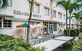 A Pousada Beds N' Drinks Miami Beach Exterior photo