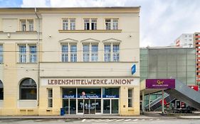 A Pousada A&O Salzburg Hauptbahnhof Exterior photo