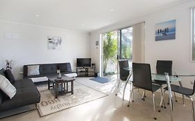 In The Heart Of The Beach Apartamento Waihi Room photo