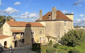 Le Vieux Chateau Airvault Exterior photo