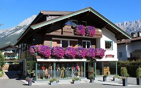 Alpking Hostel Ellmau Exterior photo