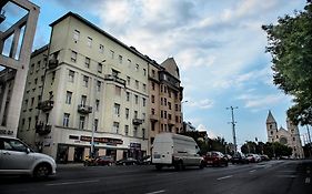 Westend Hostel Budapeste Exterior photo