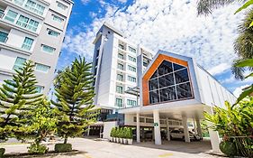 Phavina Hotel Rayong Sha Extra Plus Exterior photo