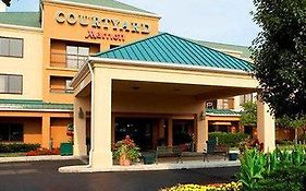 Courtyard Columbus Airport Hotel Exterior photo