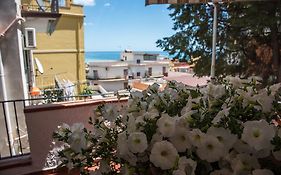 La Maison Doree Giardini Naxos Room photo