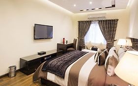 Royaute Luxury Suites And Hotel Gulberg Lahore Room photo