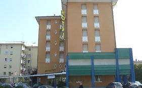 Confidence Hotel Europa Cento  Exterior photo