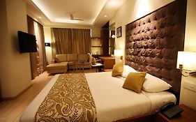 Hotel Riverview Ahmedabad Room photo