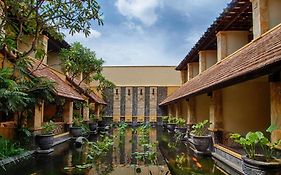 Lotus Garden Hotel By Waringin Hospitality Kediri  Exterior photo