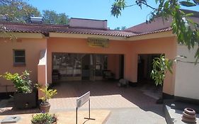 Tatenda Safaris Lodges & Car Hire Victoria Falls Exterior photo