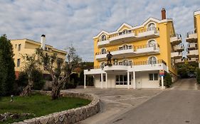 Hotel Crnogorska Kuca Podgorica Exterior photo