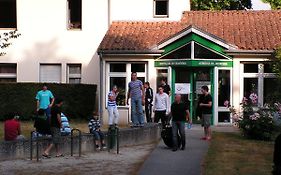 Auberge De Jeunesse De Saintes Exterior photo