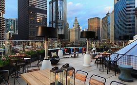 Renaissance Chicago Downtown Hotel Exterior photo