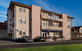 Airport Hotel Garni Belgrado Exterior photo