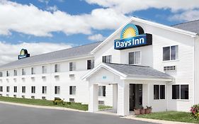 Days Inn By Wyndham Neenah Exterior photo