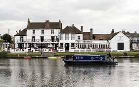 The Swan Hotel Staines-upon-Thames Exterior photo