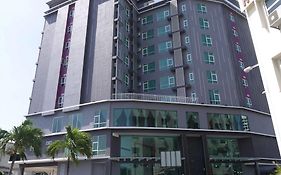 Midcity Hotel Melaka Exterior photo