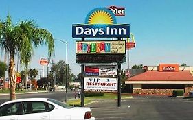 Days Inn By Wyndham Bakersfield Exterior photo