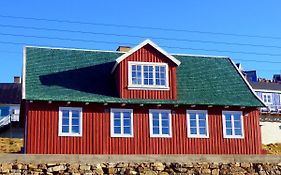 Cafe De Upernavik Hotel Exterior photo