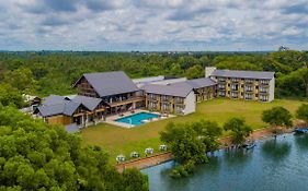 Amora Lagoon Hotel Katunayaka Exterior photo