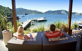 Bay Of Many Coves Resort Queen Charlotte Sound Restaurant photo