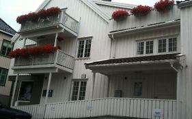 Holsthuset Losji Hotel Grimstad  Exterior photo