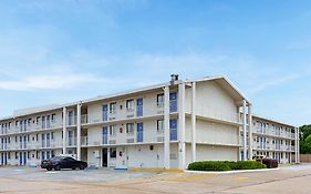 Super 6 Inn & Suites Baton Rouge Exterior photo