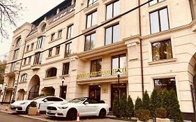 Bernardazzi Grand Hotel Chisinau Exterior photo