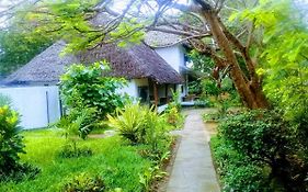 Diani Banda Cottages Praia de Diani Exterior photo