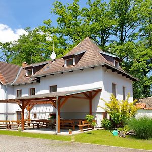 Penzion Prátr Hotel Třeboň Exterior photo