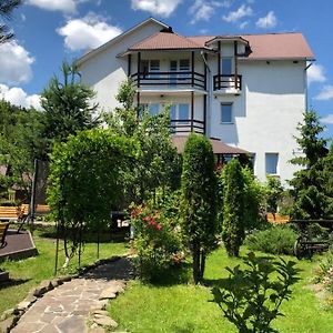 Smerekovyi Dvir Hotel Zhdeniievo Exterior photo