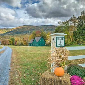 Luxe Green Barn Near Skiing With Mt Equinox Views! Apartamento Manchester Center Exterior photo