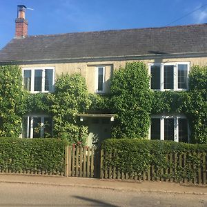 Ivy Cottage B And B Buckingham Exterior photo