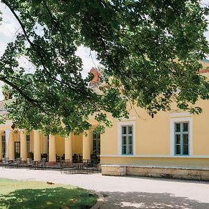 Fenyőharaszt Kastélyszálló Hotel Verseg Exterior photo