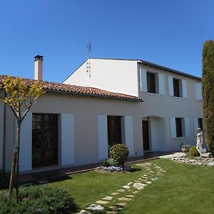 Le Logis De L'Etore Acomodação com café da manhã Saint-Jean-dʼAngély Exterior photo