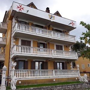 Il Palazzo Di Michele Acomodação com café da manhã Pescopagano Exterior photo