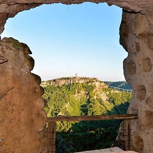 La Grotta Su Civita Acomodação com café da manhã Lubriano Exterior photo