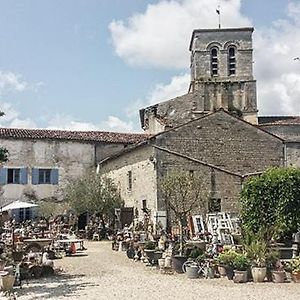 Le Vieux Prieure Acomodação com café da manhã Cressé Exterior photo