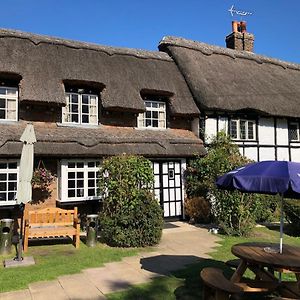 Old Hunters Lodge Whipsnade Exterior photo